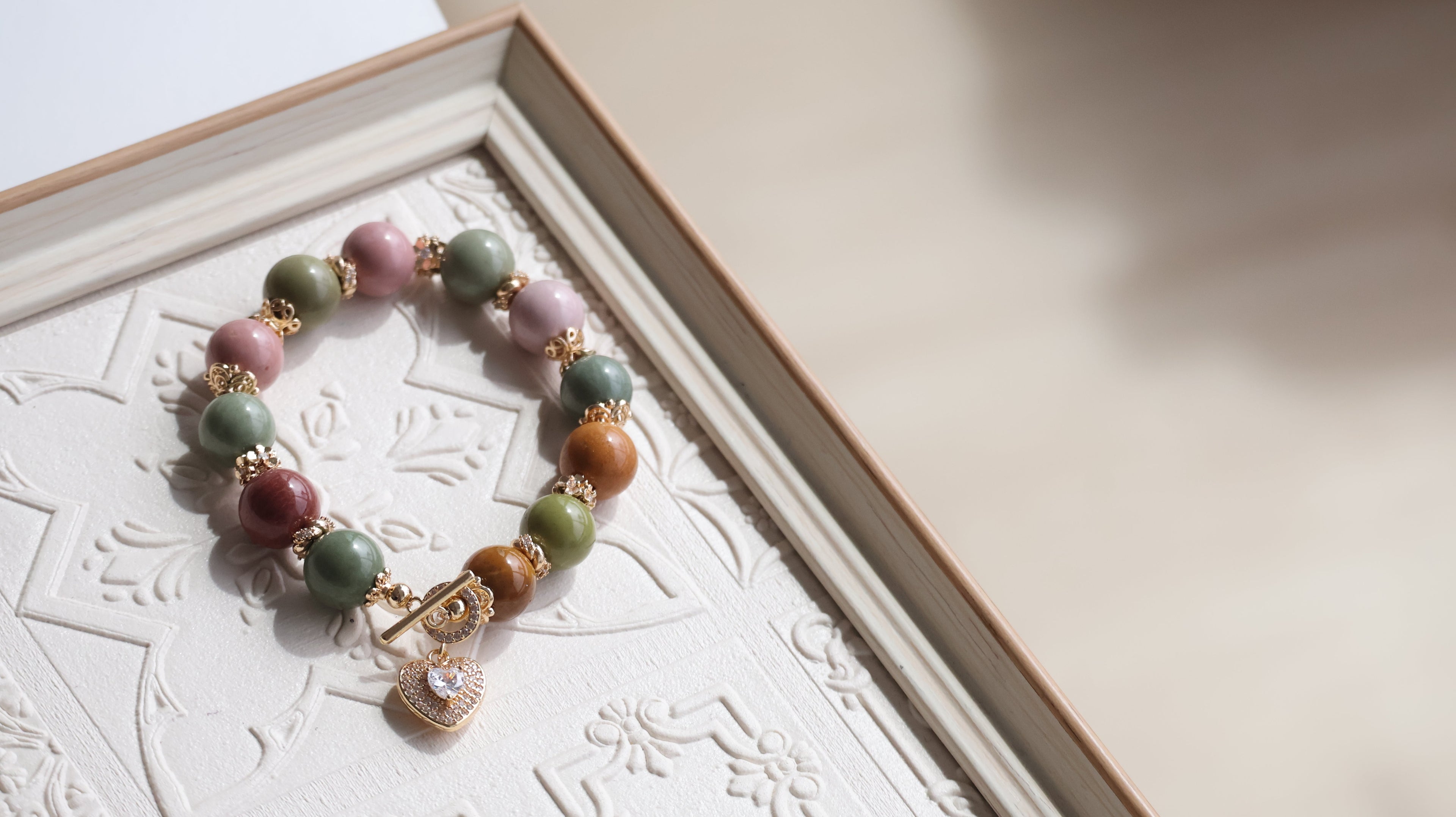 *Luna&Lithoss* Alashan Agate with Sparkly Heart & OT Clasp Natural Crystal Bracelet (Elastic)