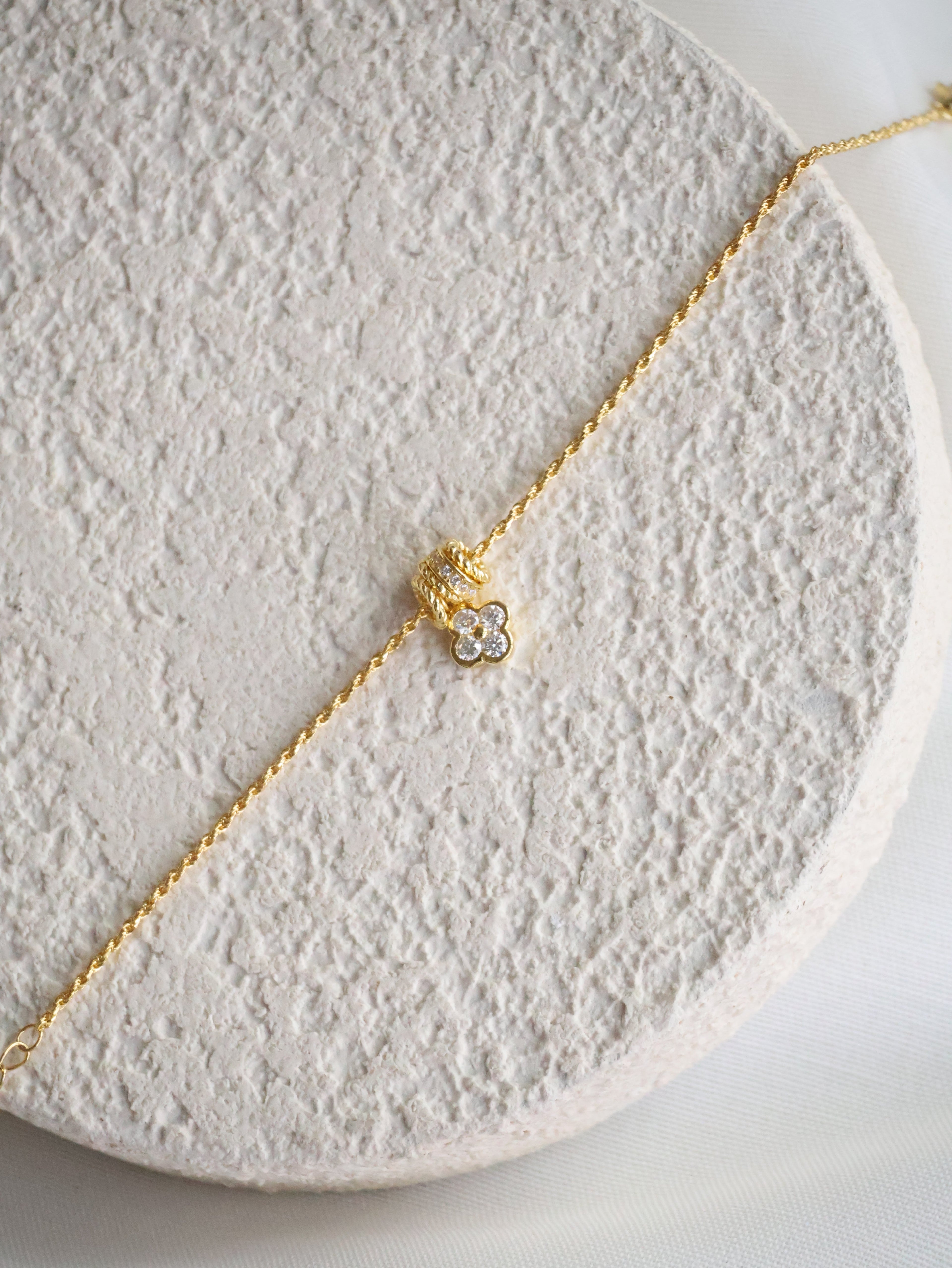 *Luna&Lithoss*  Fiona Clover S925 (Based) Gold Bracelet
