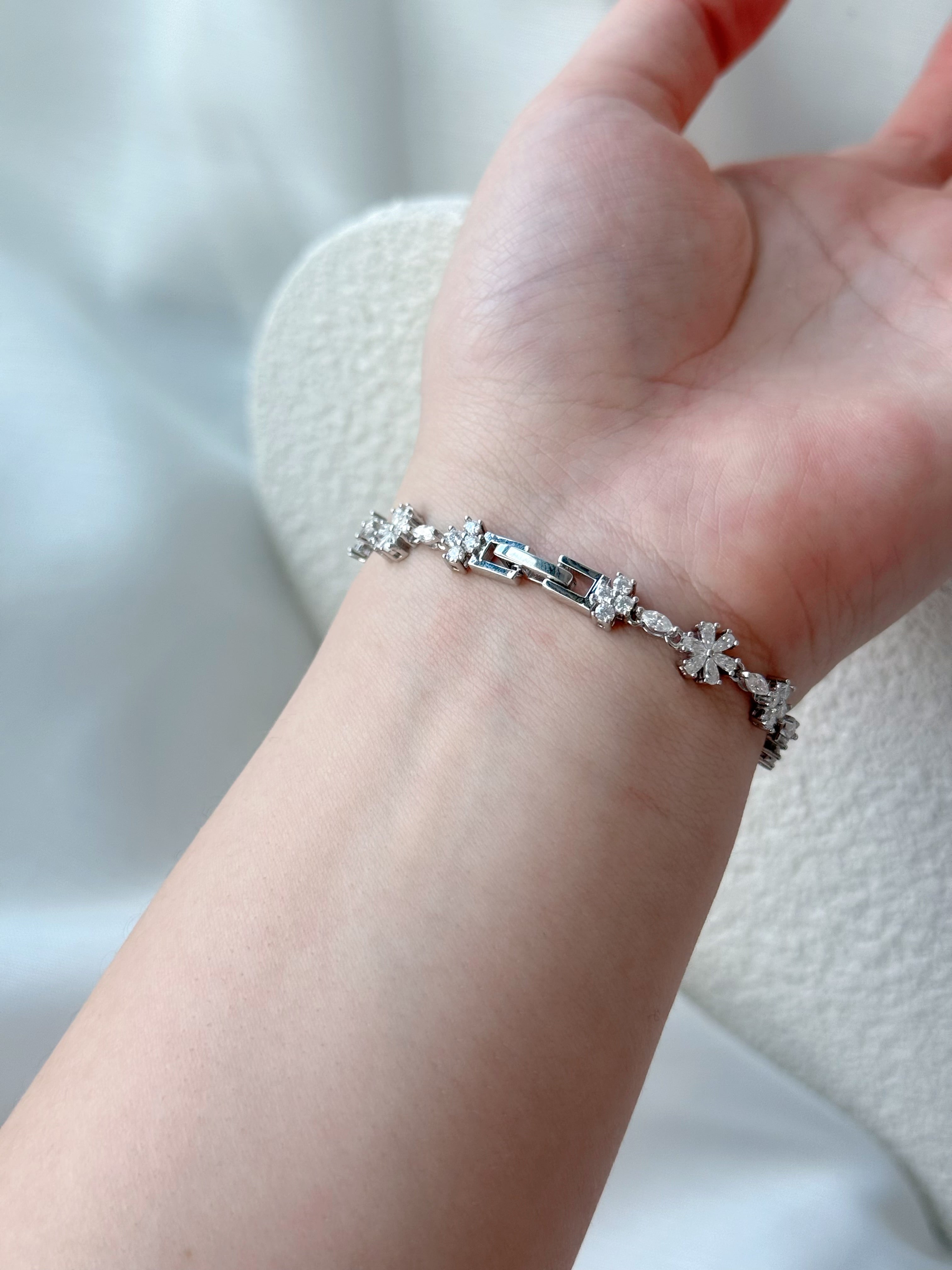 *Luna&Lithoss* Annette Moissanite Floral Bracelet AU750