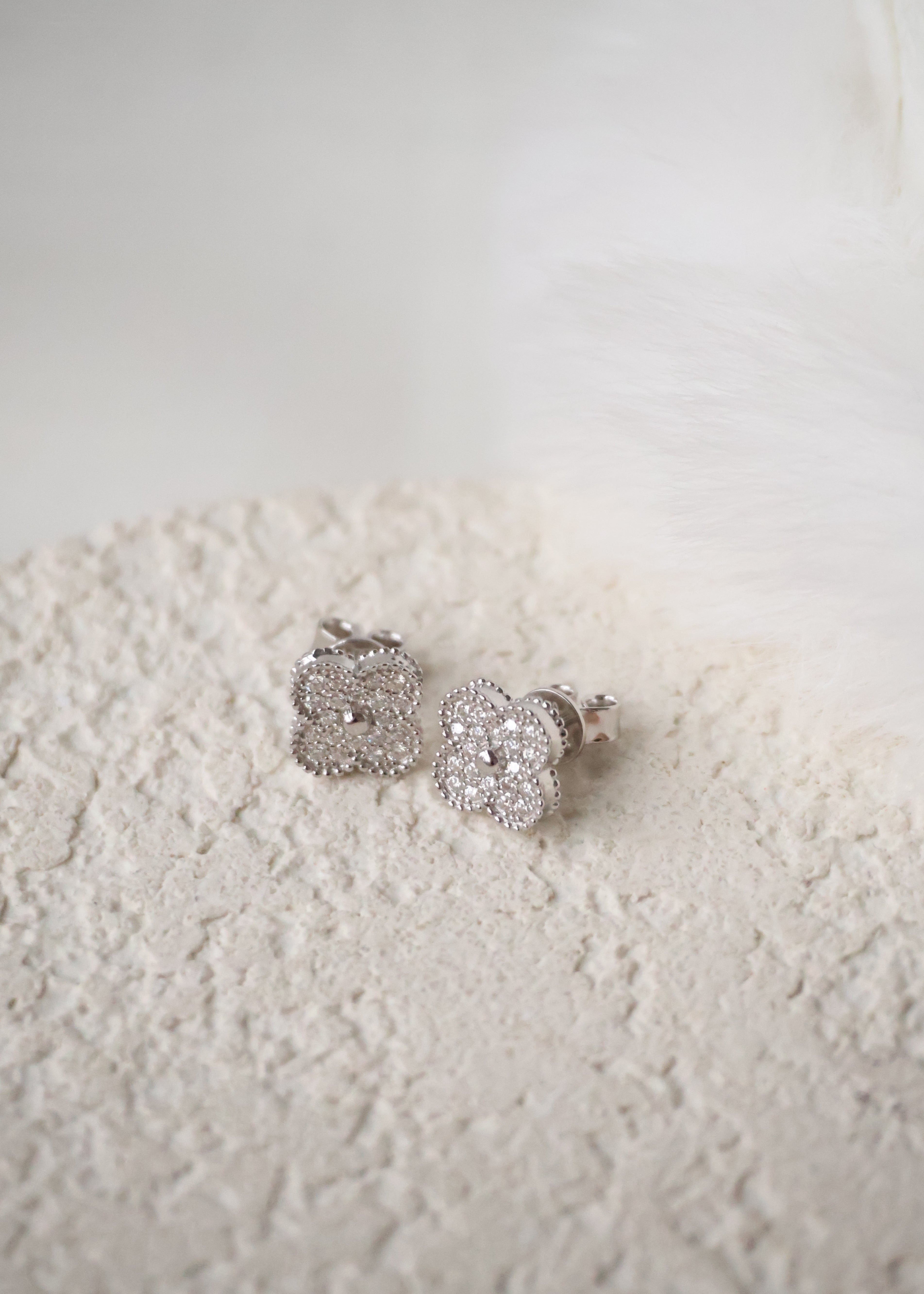 *Luna&Lithoss* Bloom Clover Earrings AU750