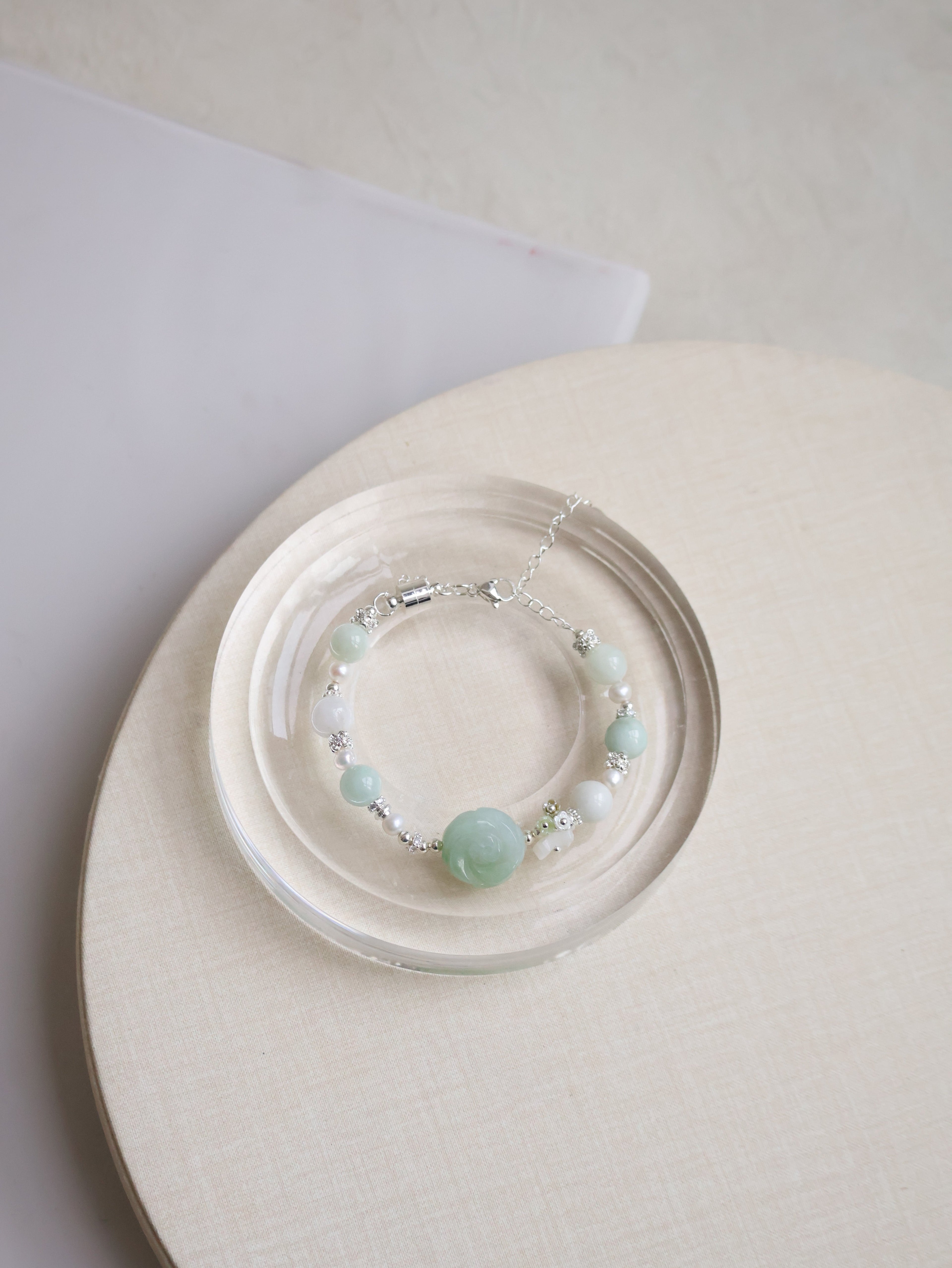 Green Jadeite & Freshwater Pearl ¡ª Viridiflora | 8mm (Elastic, Magenta Clasp)