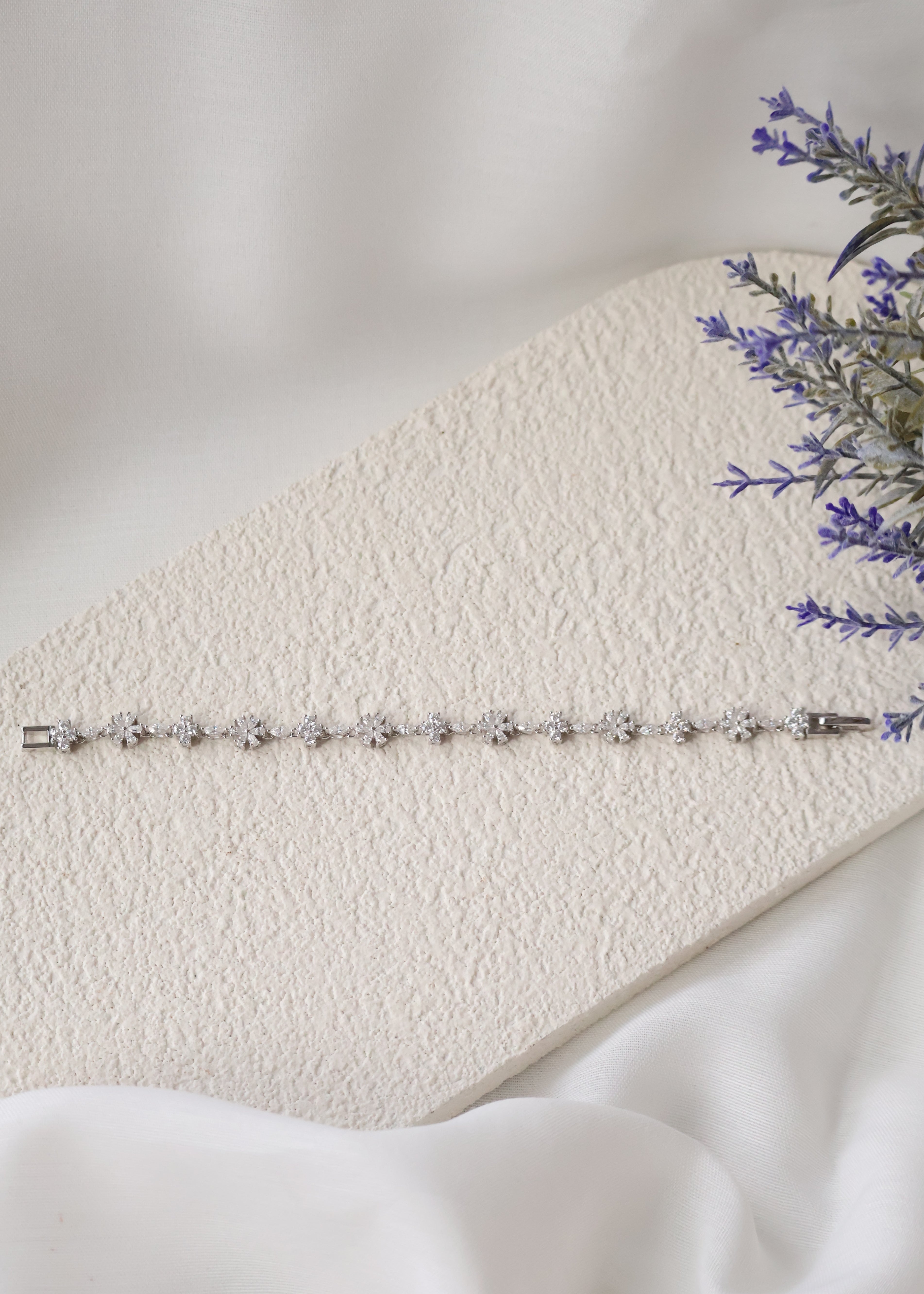 *Luna&Lithoss* Annette Moissanite Floral Bracelet AU750