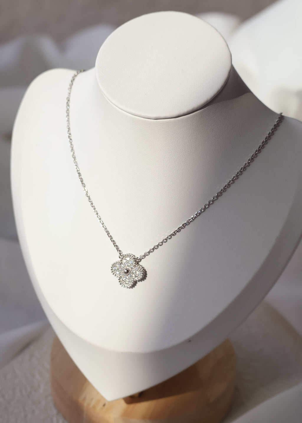 *Luna&Lithoss* Esmeralda Moissanite Clover Necklace AU750