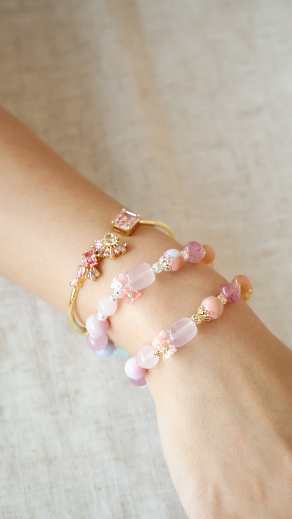 Cat¡¯s Eye, Blue Lace Agate, Aquamarine, Lavender Rose Quartz, Kunzite, Flower Agate, Rose Quartz, Peach Moonstone, Strawberry Quartz, Citrine, Andesine Labradorite & Lemon Quartz ¡ª Bloomelle Duobao (Multi Gems) | 8mm (Elastic, OT Clasp)