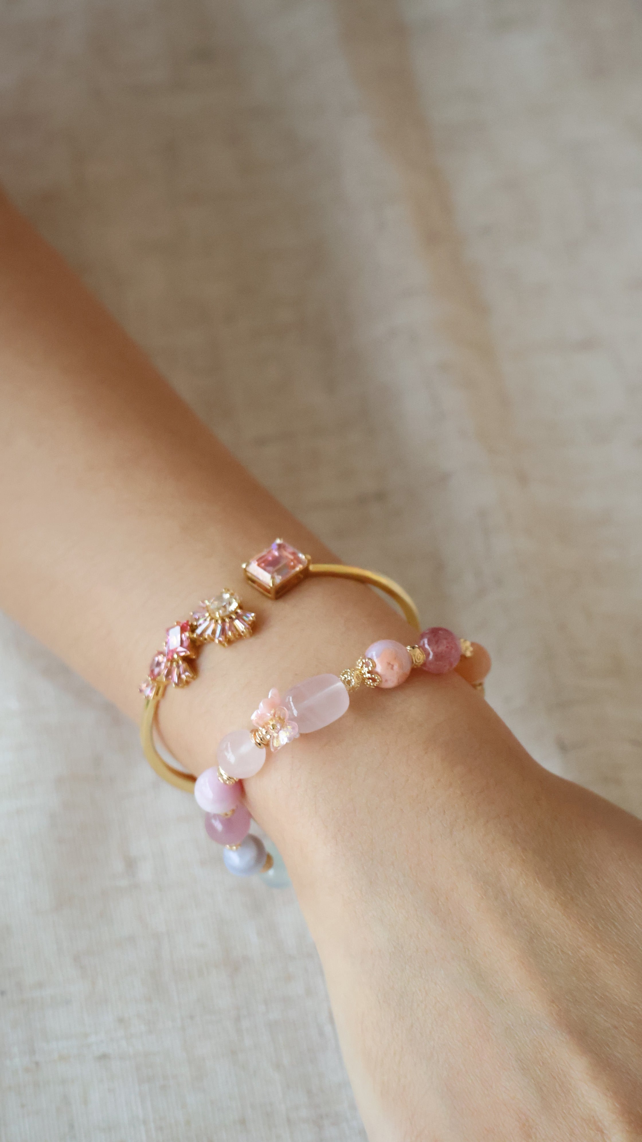 Cat¡¯s Eye, Blue Lace Agate, Aquamarine, Lavender Rose Quartz, Kunzite, Flower Agate, Rose Quartz, Peach Moonstone, Strawberry Quartz, Citrine, Andesine Labradorite & Lemon Quartz ¡ª Bloomelle Duobao (Multi Gems) | 8mm (Elastic, OT Clasp)