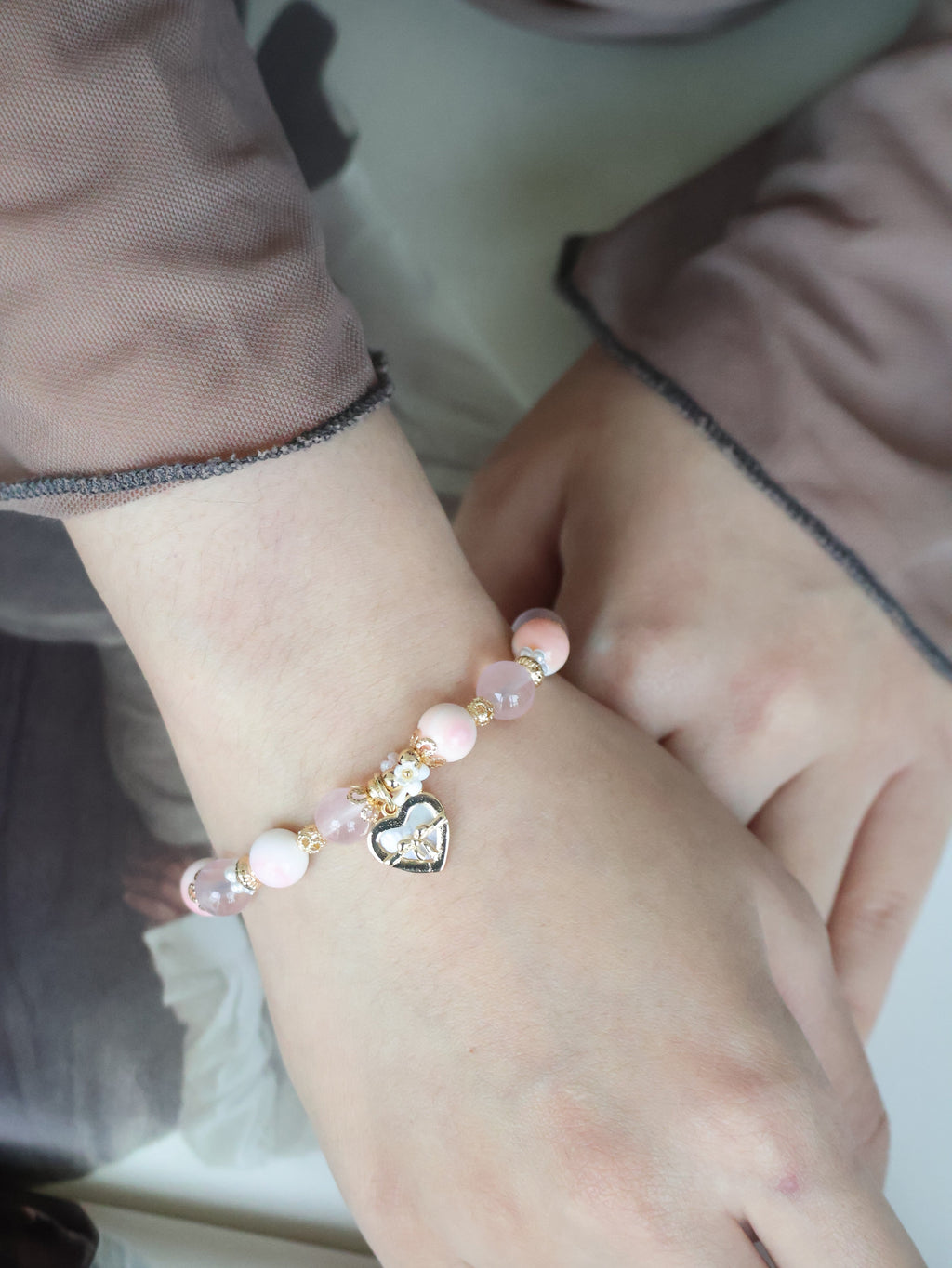 Queen Conch, Rose Quartz with Dangly White Conch Heart Charm ¡ª Mallow | 8mm (Elastic, Push Pull)