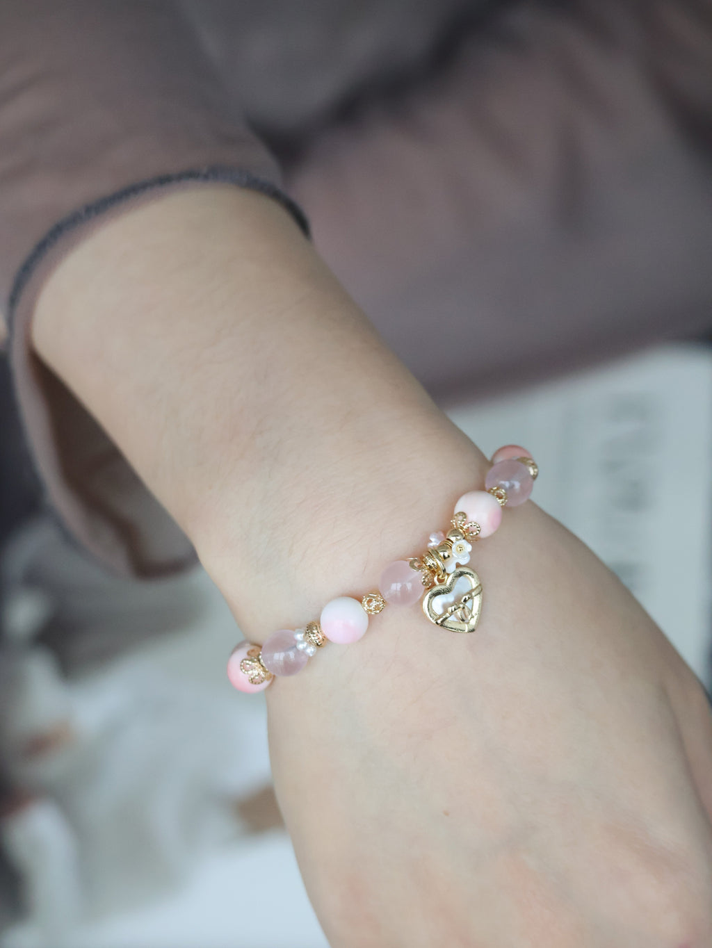Queen Conch, Rose Quartz with Dangly White Conch Heart Charm ¡ª Mallow | 8mm (Elastic, Push Pull)