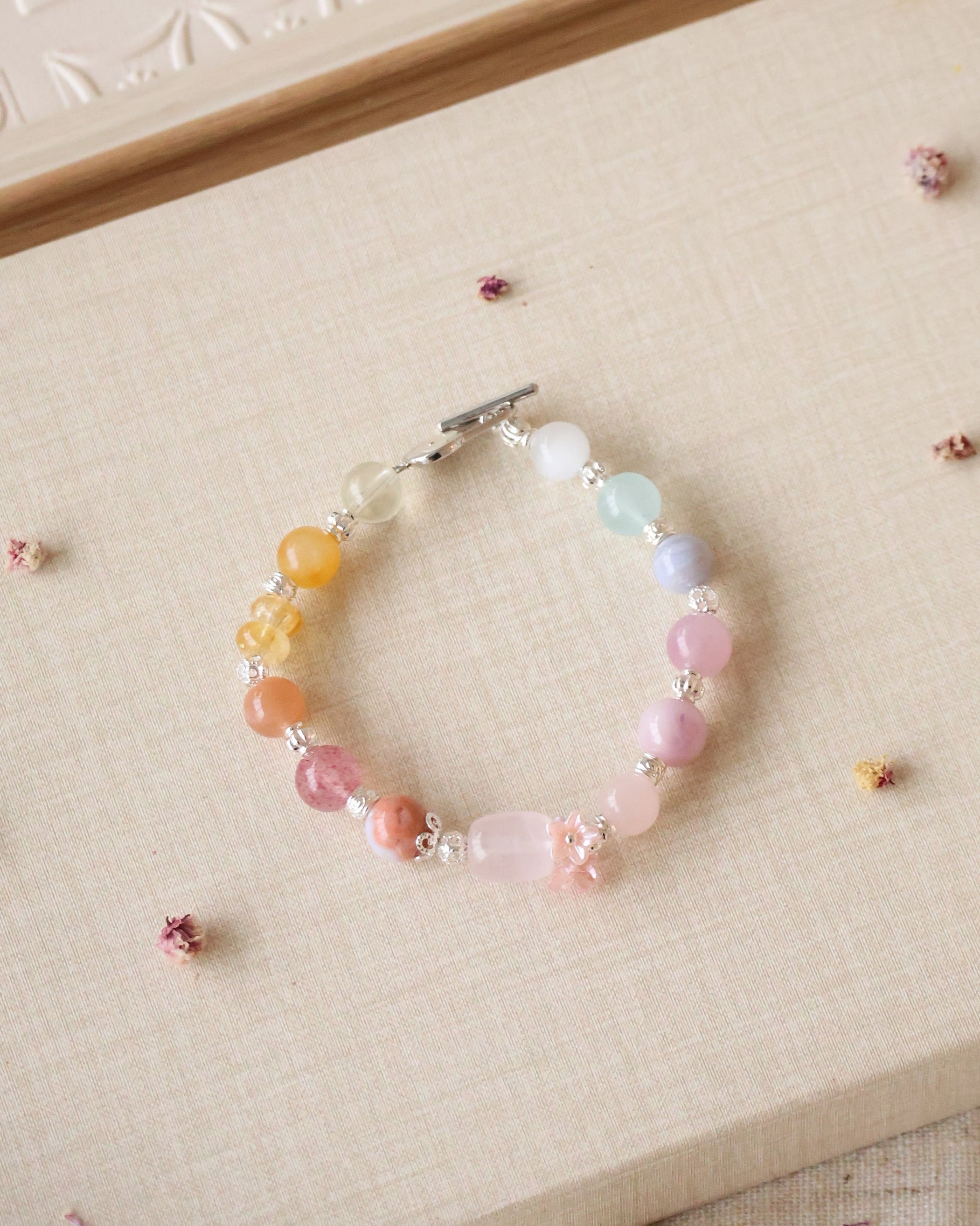 Cat¡¯s Eye, Blue Lace Agate, Aquamarine, Lavender Rose Quartz, Kunzite, Flower Agate, Rose Quartz, Peach Moonstone, Strawberry Quartz, Citrine, Andesine Labradorite & Lemon Quartz ¡ª Bloomelle Duobao (Multi Gems) | 8mm (Elastic, OT Clasp)