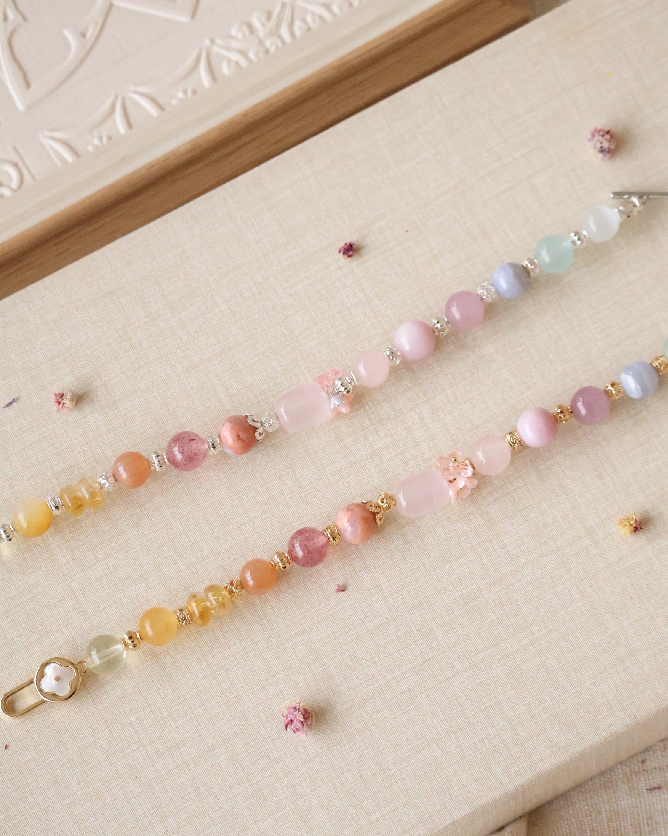 Cat¡¯s Eye, Blue Lace Agate, Aquamarine, Lavender Rose Quartz, Kunzite, Flower Agate, Rose Quartz, Peach Moonstone, Strawberry Quartz, Citrine, Andesine Labradorite & Lemon Quartz ¡ª Bloomelle Duobao (Multi Gems) | 8mm (Elastic, OT Clasp)