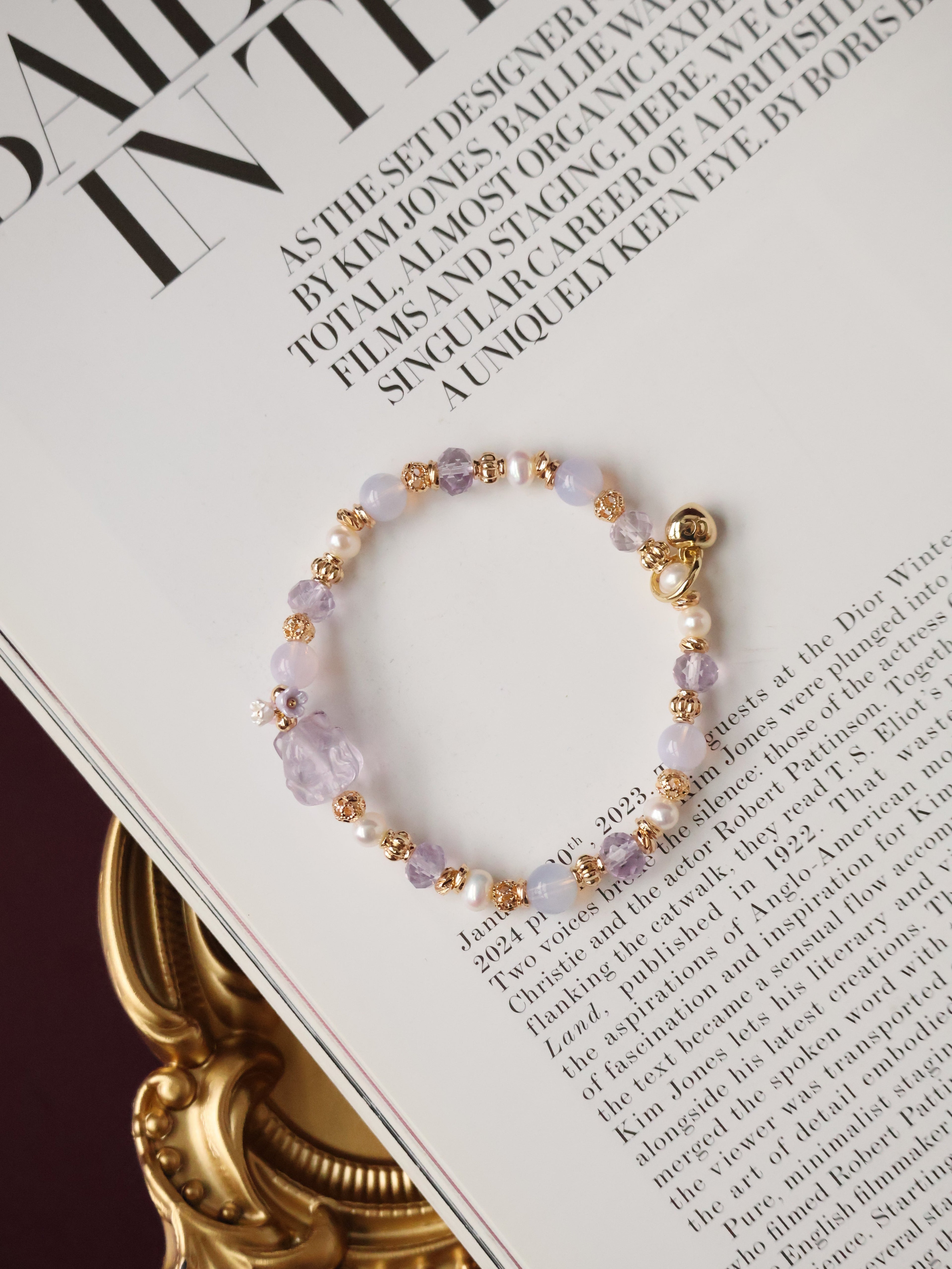*Luna&Lithoss* Ameliora - 6mm Nine Tail Fox Amythest Carving with Fresh Water Pearl (Elastic)