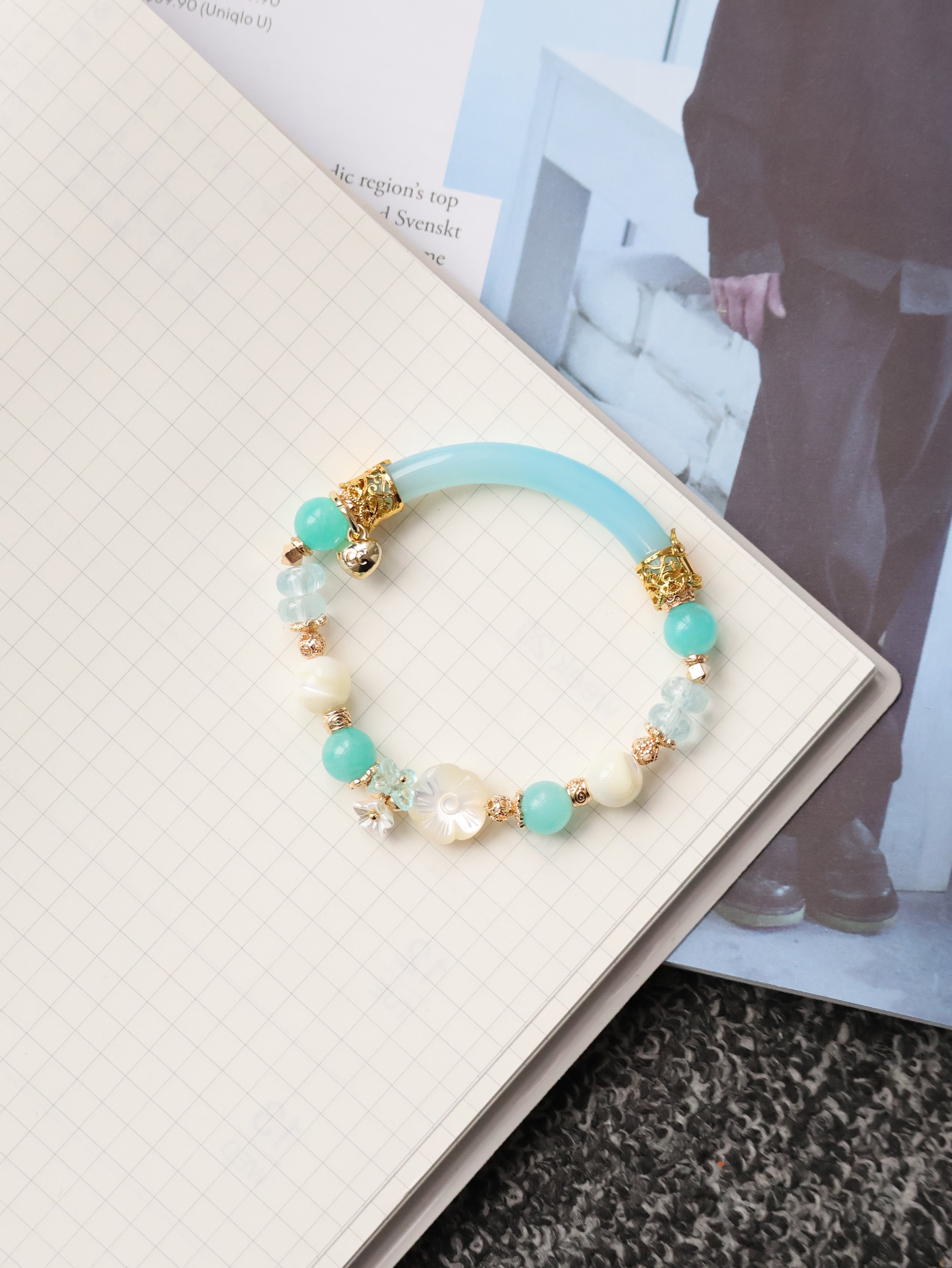 Blue Topaz, Amazonite & Flower White Conch with Agate Bangle ¡ª Nami | 8mm (Elasic)