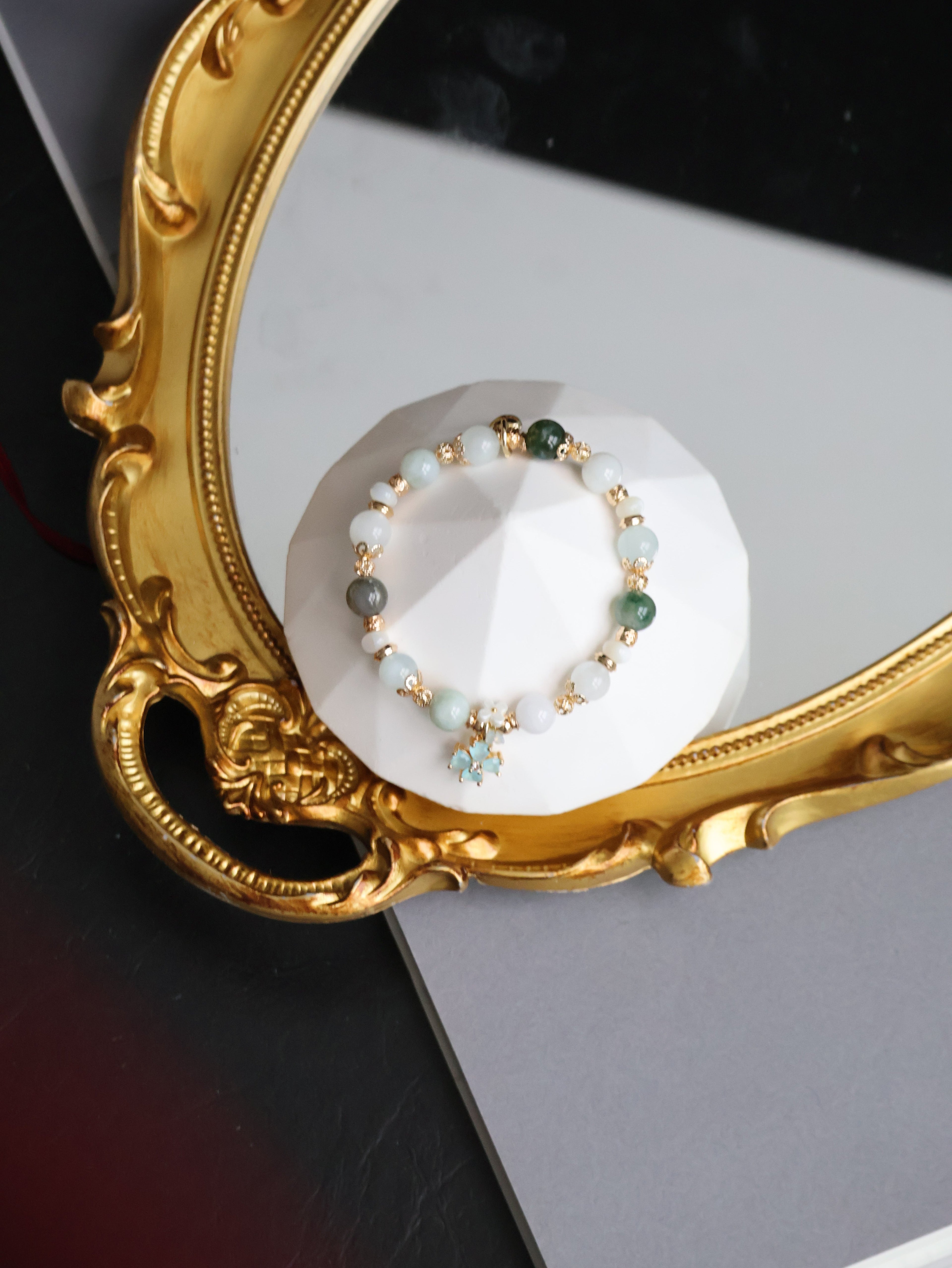Aquamarine, White Conch, Green Jadeite & Moss Agate with Flower Charm ¡ª Mariselle | 8mm (Elastic)