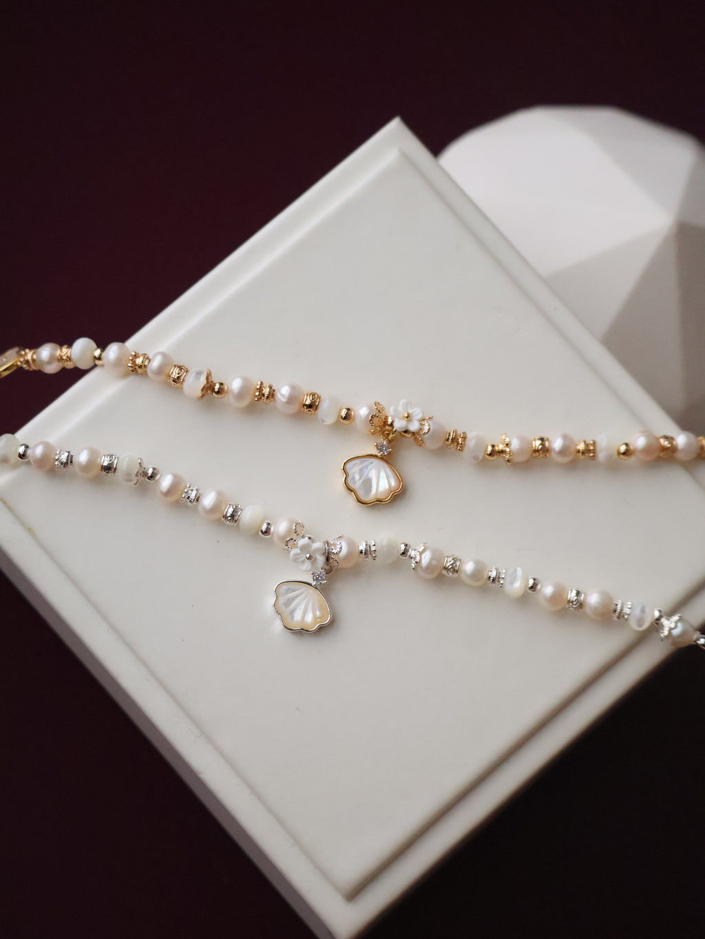 Freshwater Pearls & White Conch with Dangly Sea Shell ¡ª Yoana | 6mm (OT Clasp, Elastic)