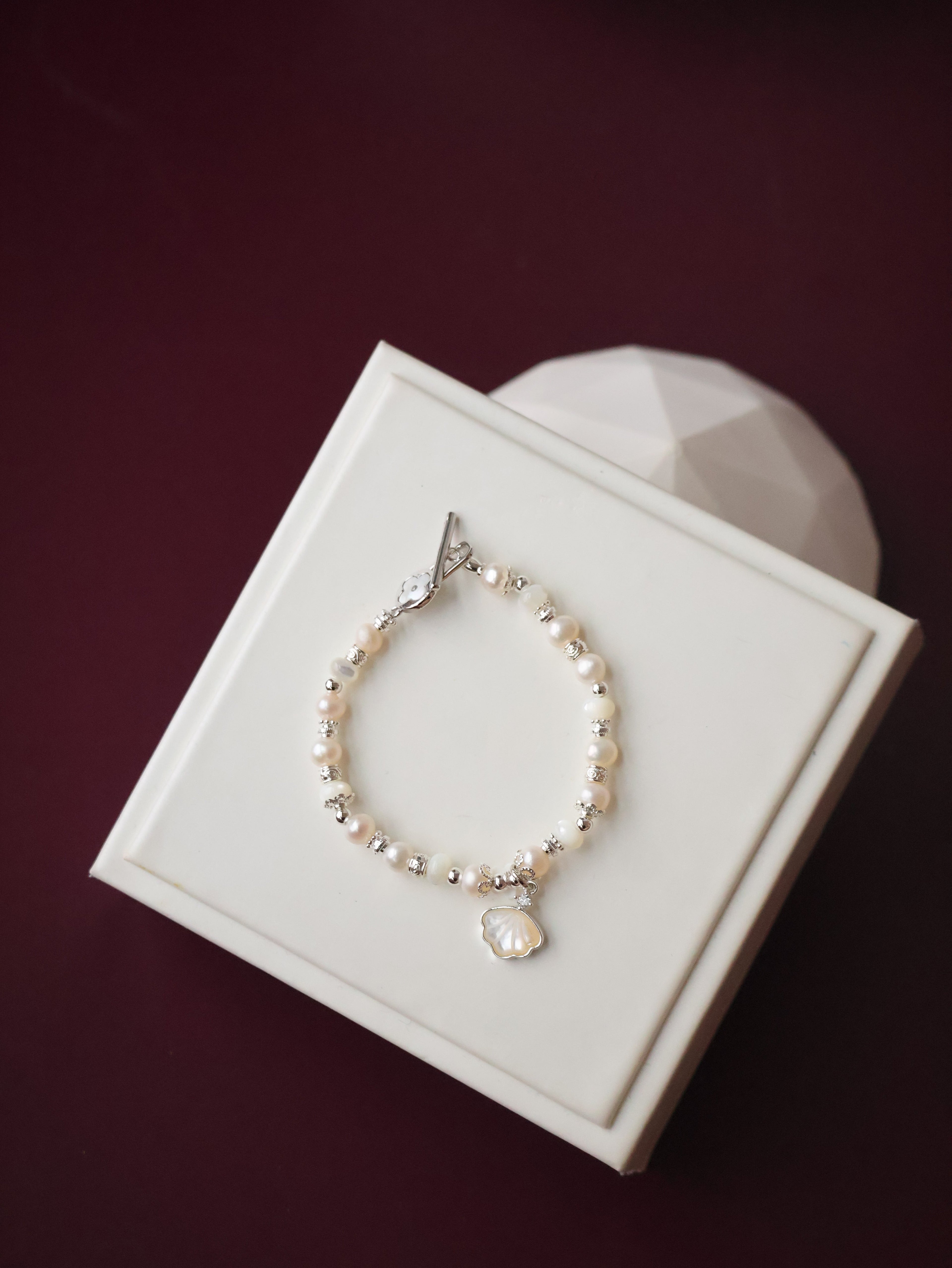 Freshwater Pearls & White Conch with Dangly Sea Shell ¡ª Yoana | 6mm (OT Clasp, Elastic)