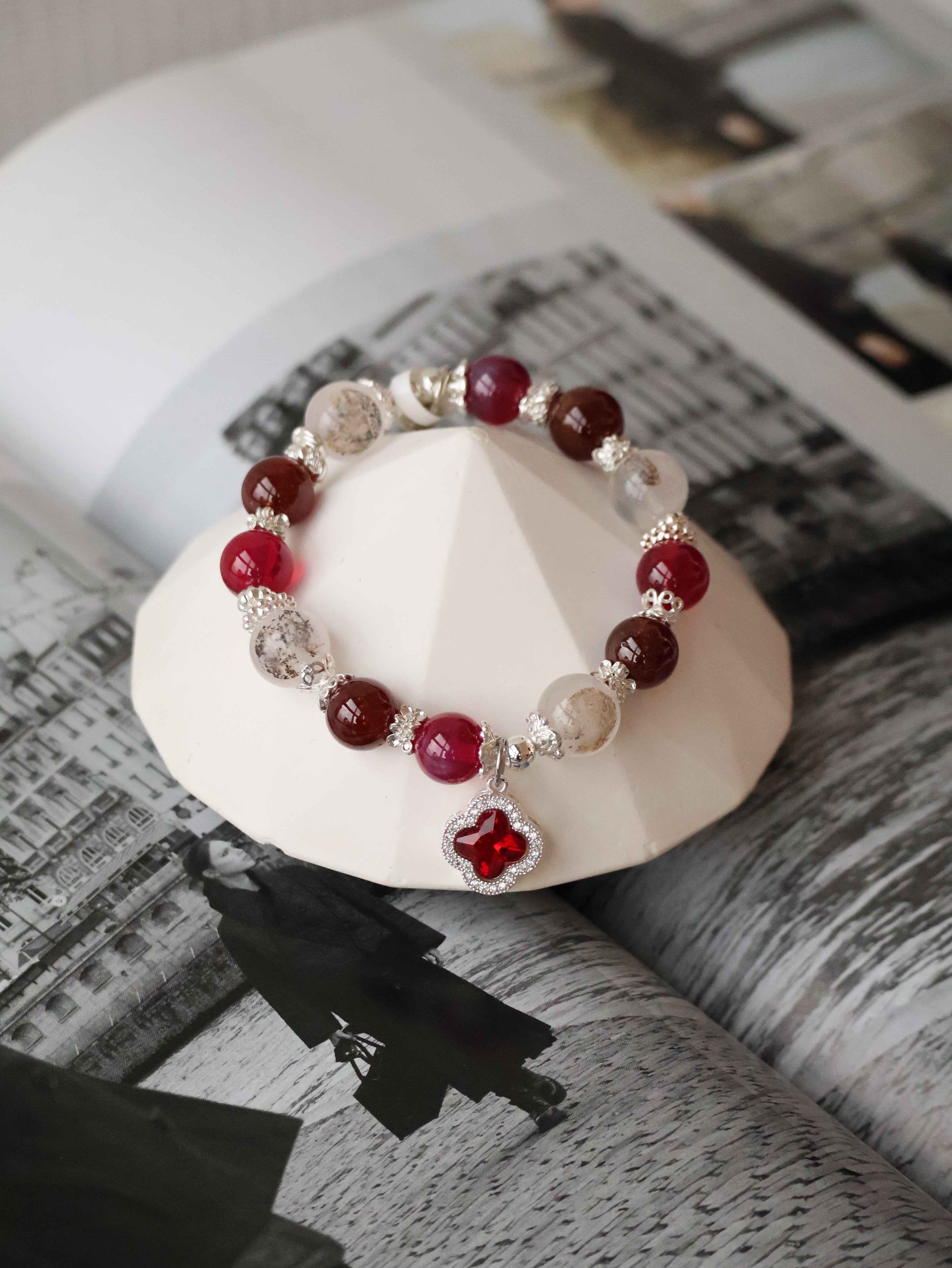 *Luna&Lithoss* 10mm Cordelia Twin with Sparkly Clover: Dendrite Rose Quartz, Garnet, Red Star Ruby (Elastic)