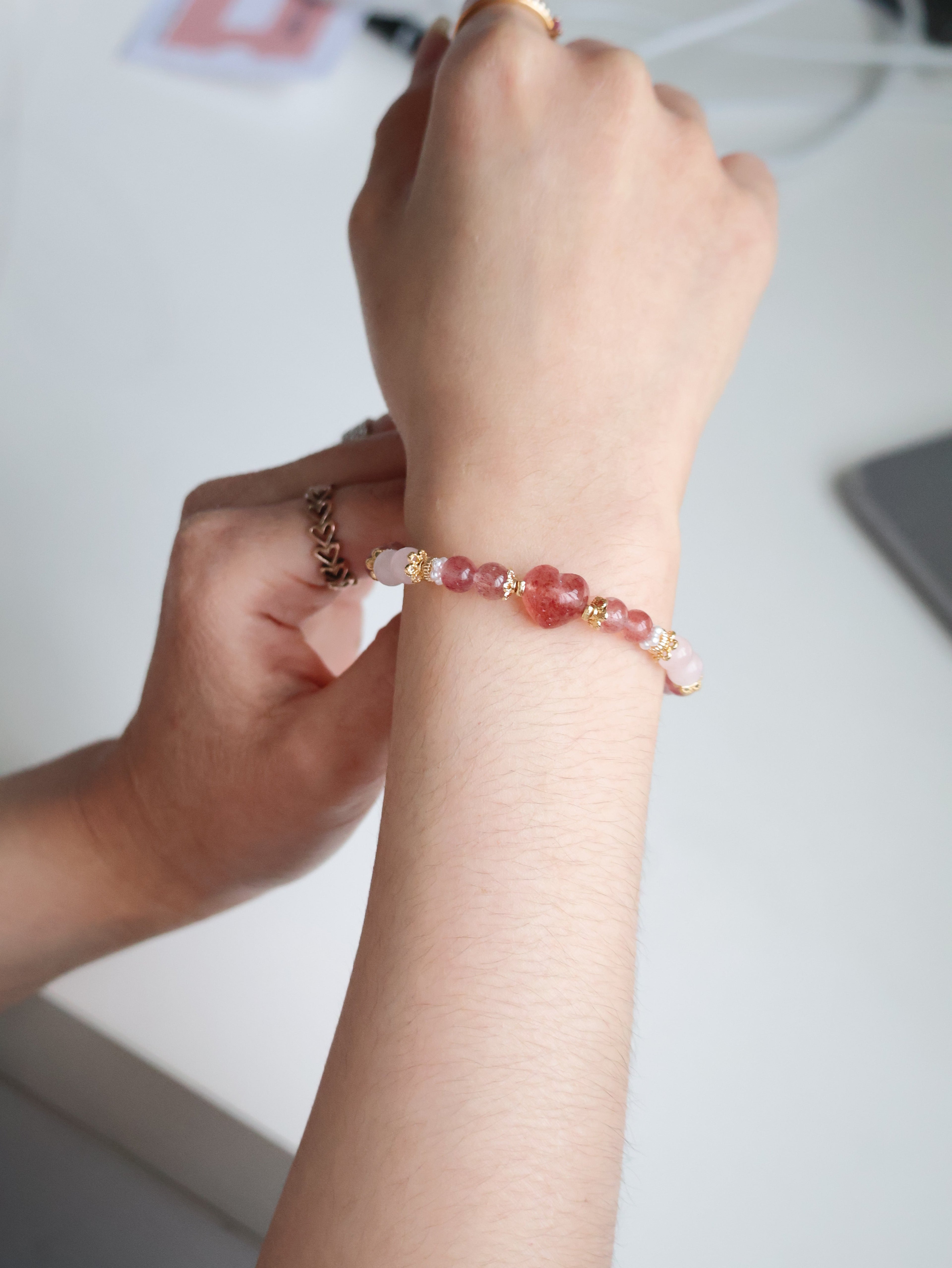 Rose Quartz, Strawberry Quartz with Heart Carving ¡ª Dain | 6mm (Elastic)