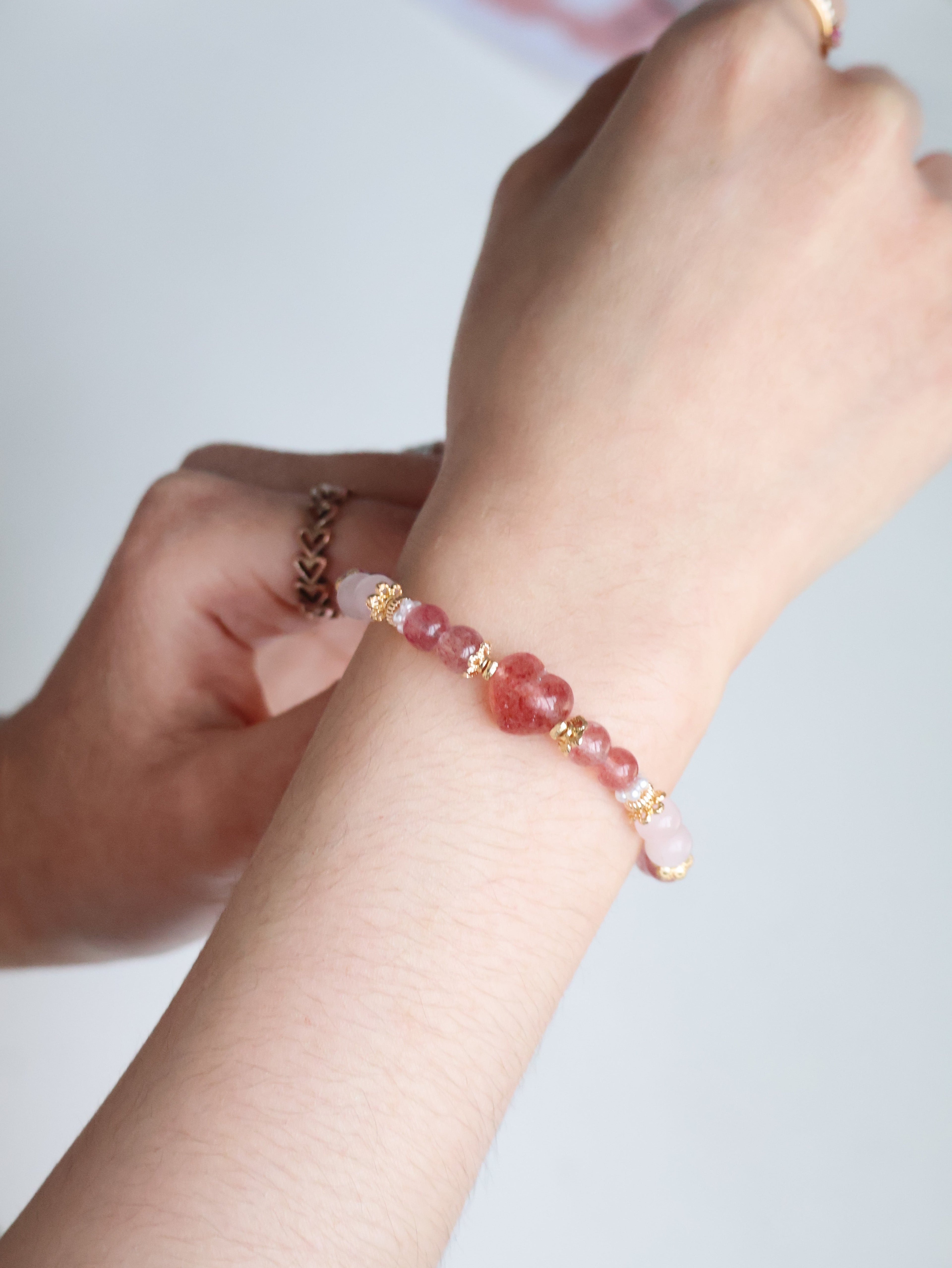 Rose Quartz, Strawberry Quartz with Heart Carving ¡ª Dain | 6mm (Elastic)