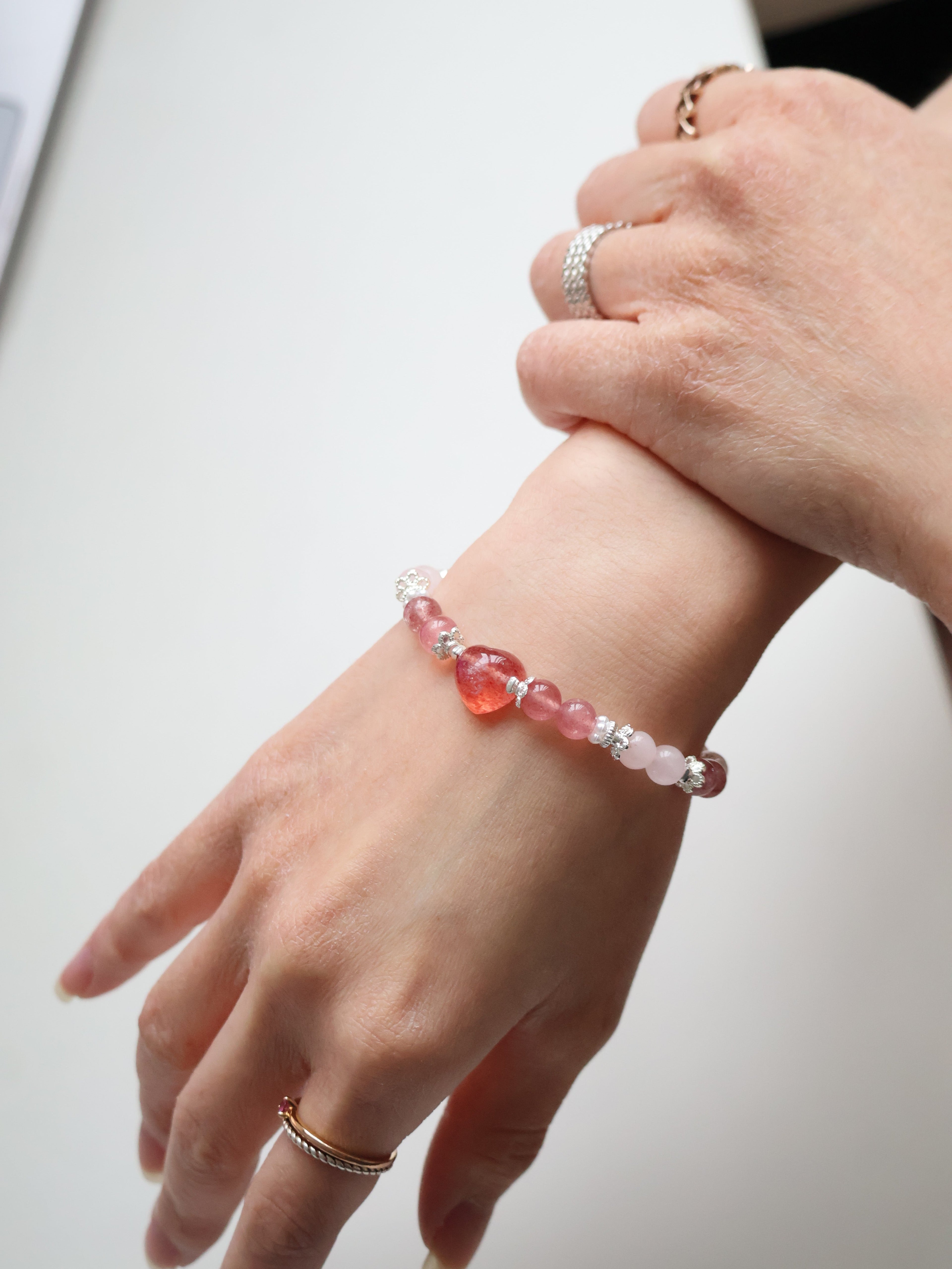 Rose Quartz, Strawberry Quartz with Heart Carving ¡ª Dain | 6mm (Elastic)