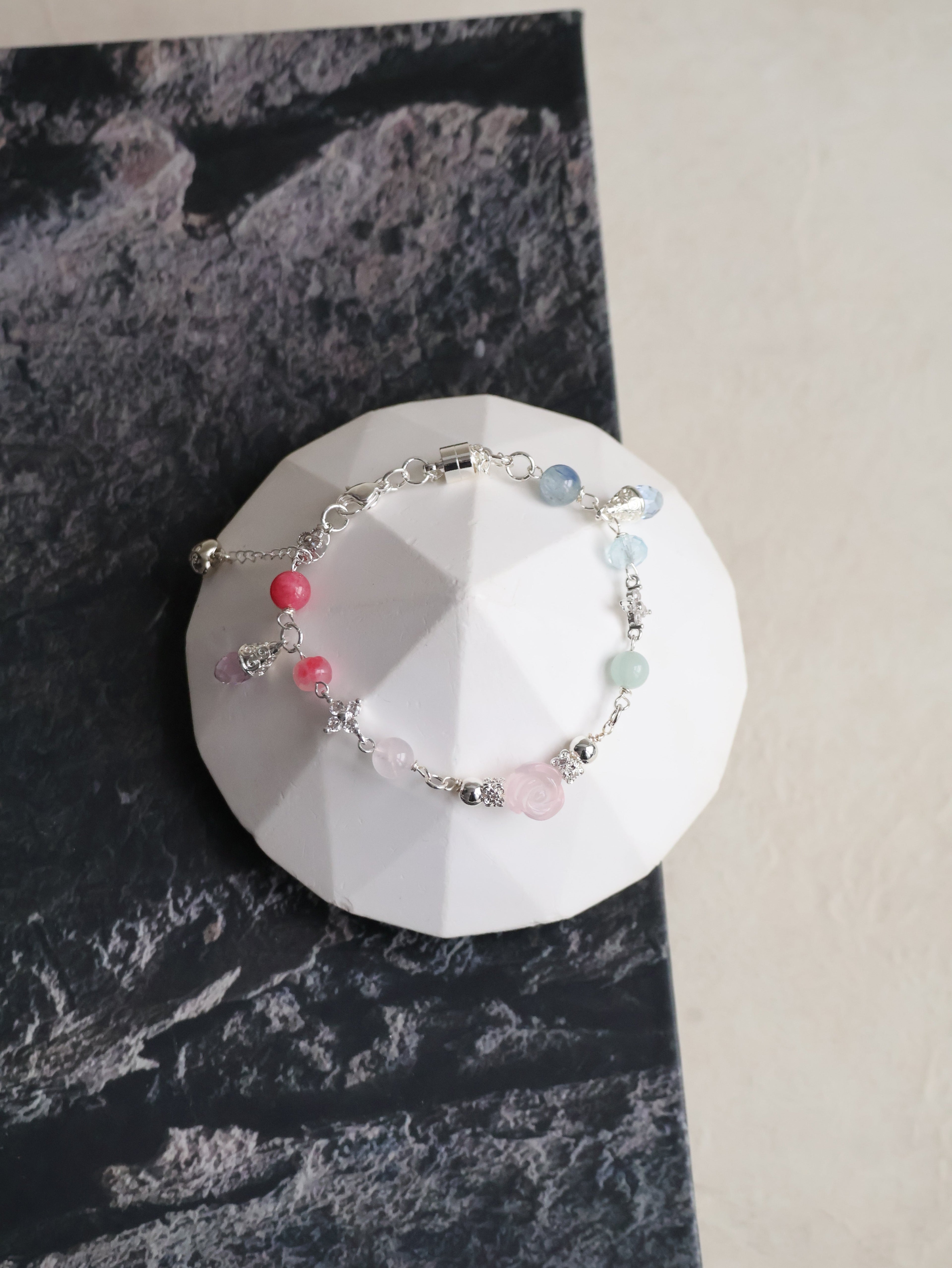 Rose Quartz, Blue Kyanite, Blue Topaz, Aquamarine & Rhodonite ¡ª Rosen Bleu Chain Bracelet | 8mm (Magnetic Opening, Chain)