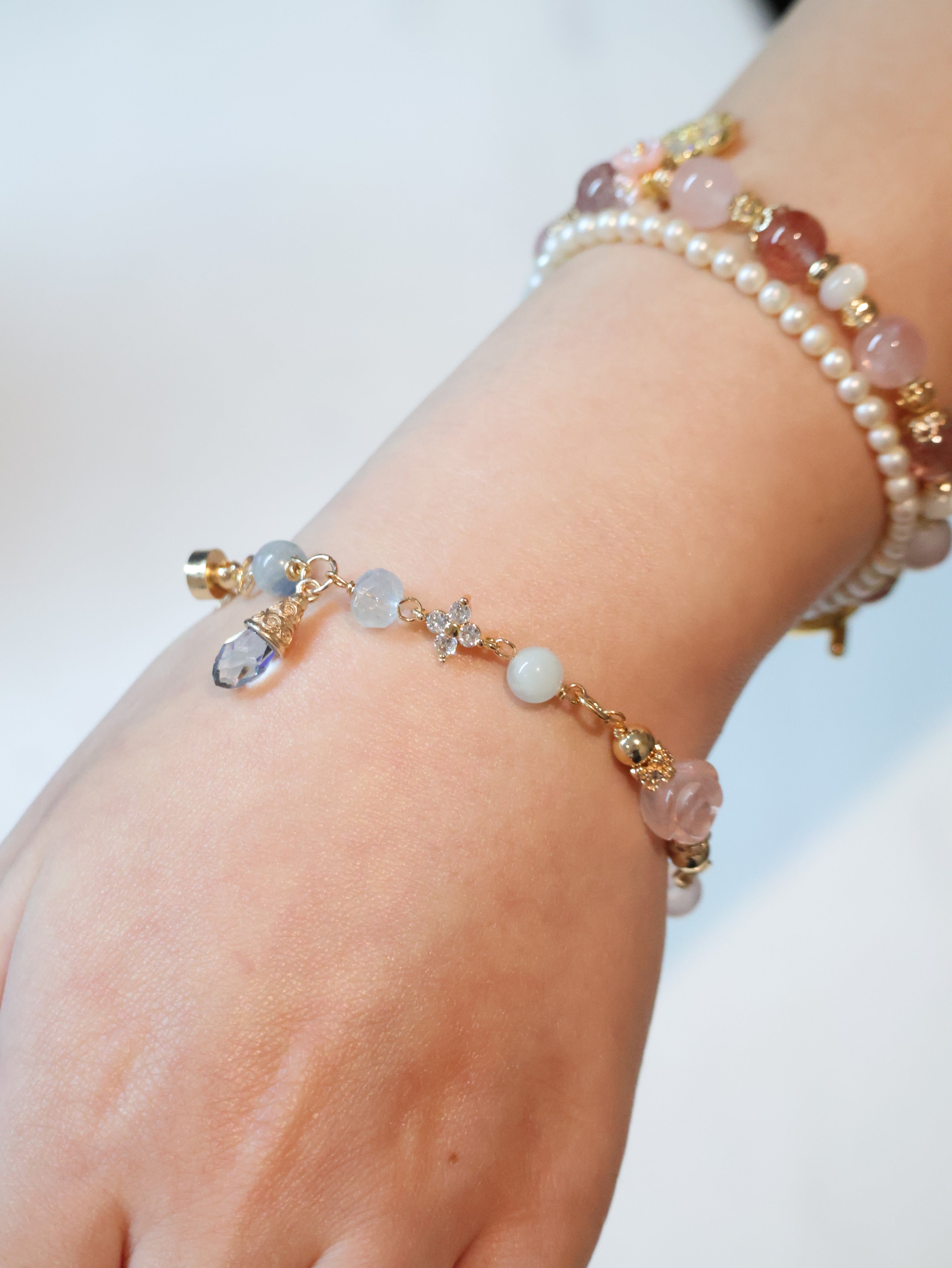 Rose Quartz, Blue Kyanite, Blue Topaz, Aquamarine & Rhodonite ¡ª Rosen Bleu Chain Bracelet | 8mm (Magnetic Opening, Chain)
