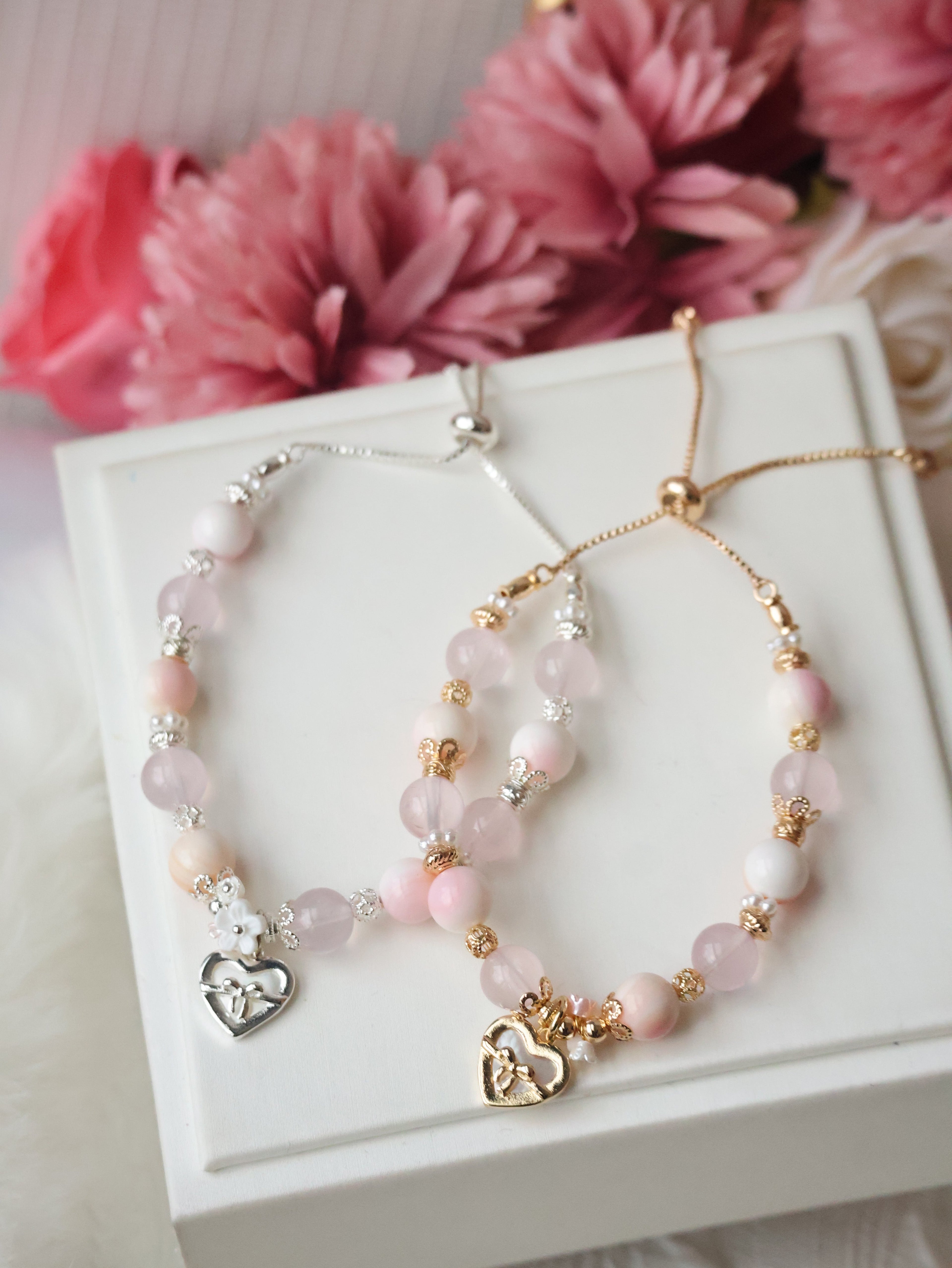Queen Conch, Rose Quartz with Dangly White Conch Heart Charm ¡ª Mallow | 8mm (Elastic, Push Pull)