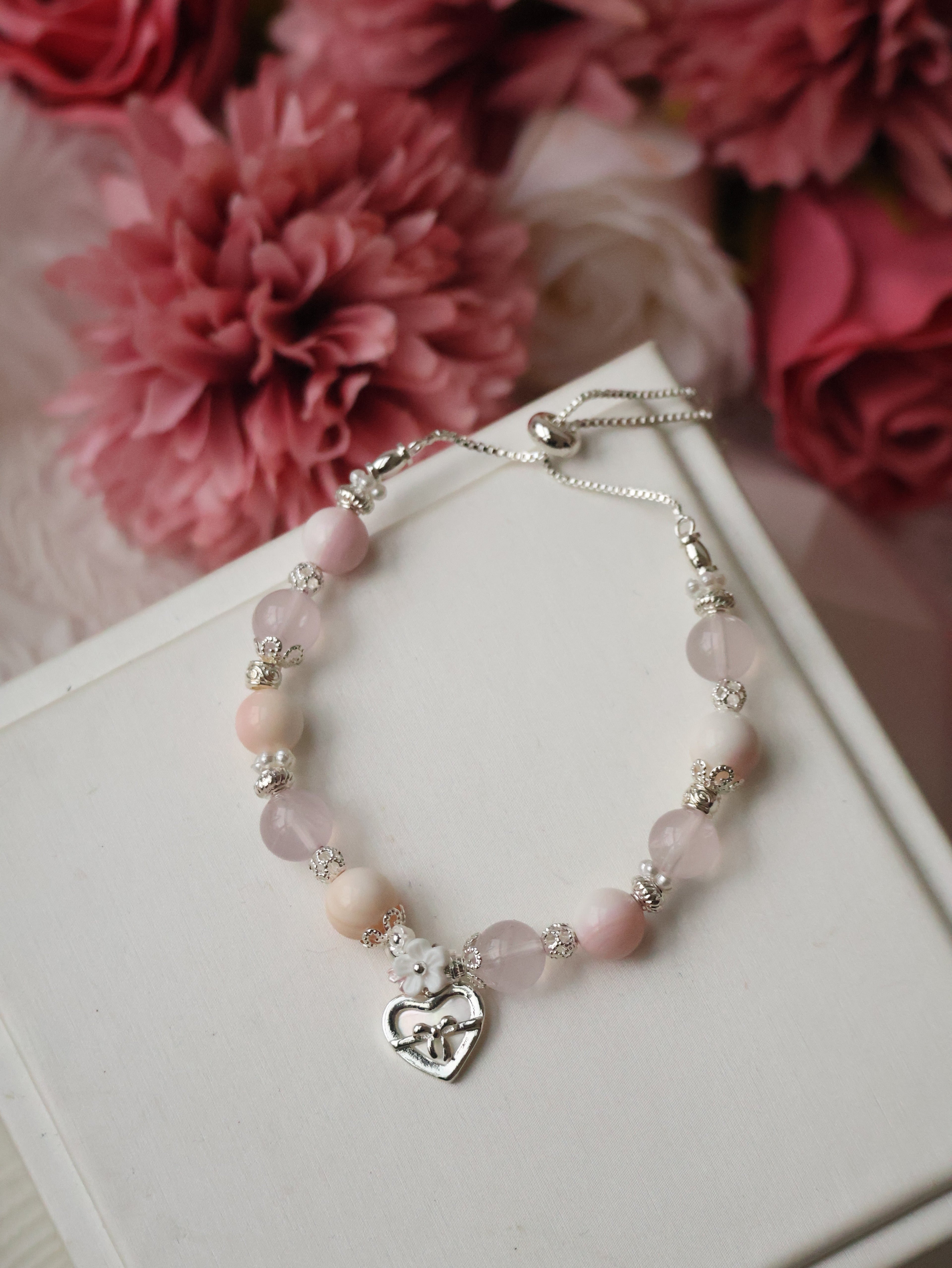 Queen Conch, Rose Quartz with Dangly White Conch Heart Charm ¡ª Mallow | 8mm (Elastic, Push Pull)