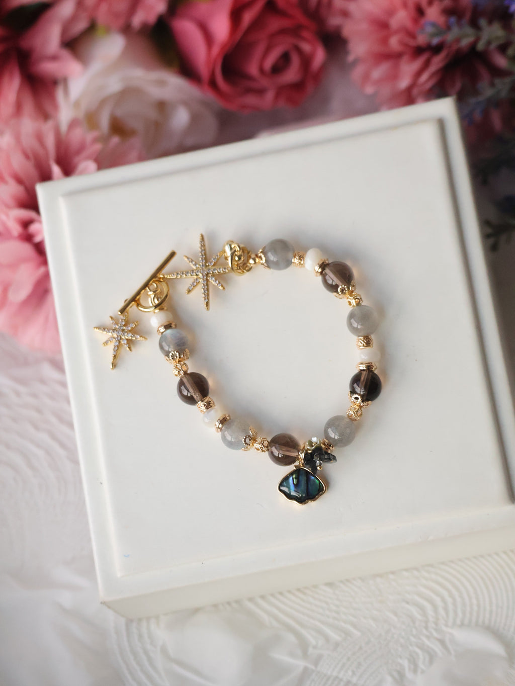 *Luna&Lithoss* Ursula - 8mm OT Clasp with Blue Seashell Charm: Labradorite, Smoky Quartz & White Conch(Elastic) Gold