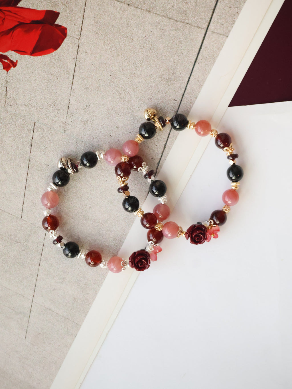 Yan Yuan Agate, Hypersthene & Garnet with Cinnabar Rose Carving ¡ª Rewine | 8mm (Elastic)