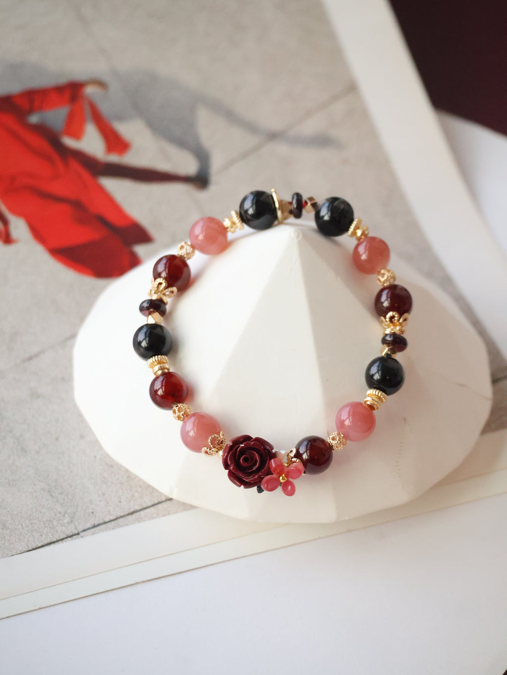 Yan Yuan Agate, Hypersthene & Garnet with Cinnabar Rose Carving ¡ª Rewine | 8mm (Elastic)
