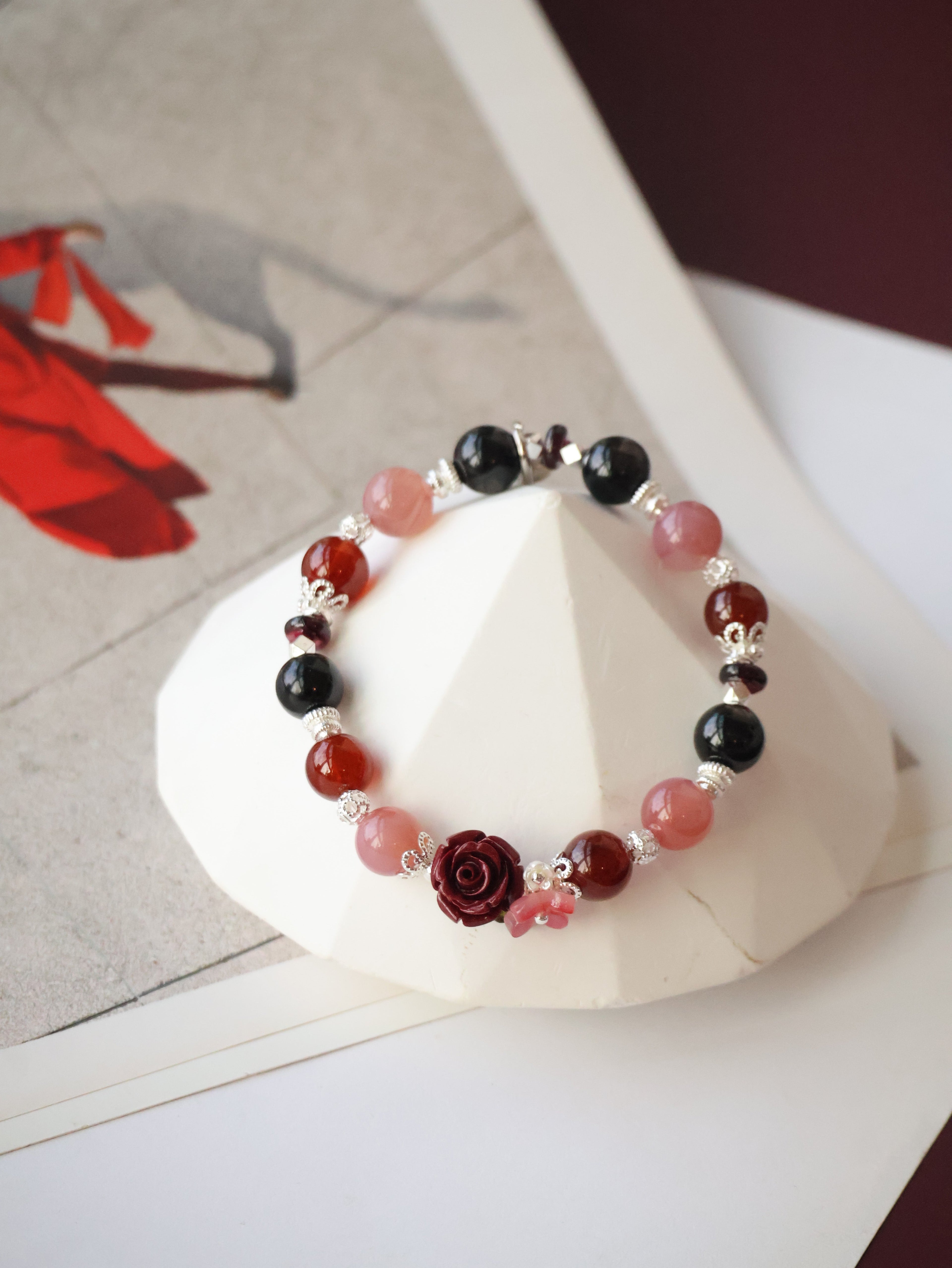 Yan Yuan Agate, Hypersthene & Garnet with Cinnabar Rose Carving ¡ª Rewine | 8mm (Elastic)