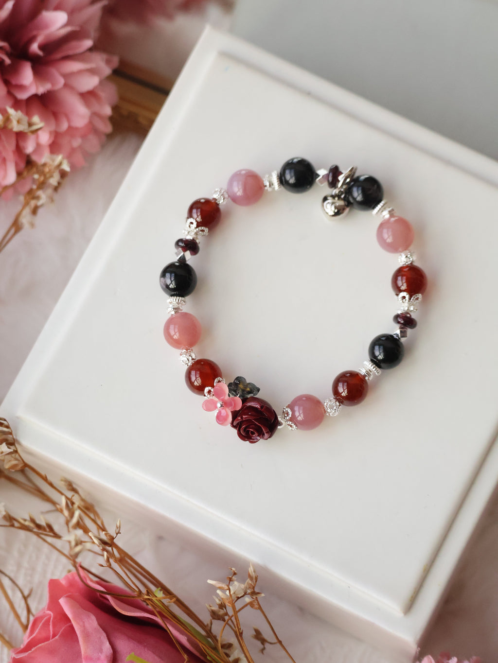 Yan Yuan Agate, Hypersthene & Garnet with Cinnabar Rose Carving ¡ª Rewine | 8mm (Elastic)