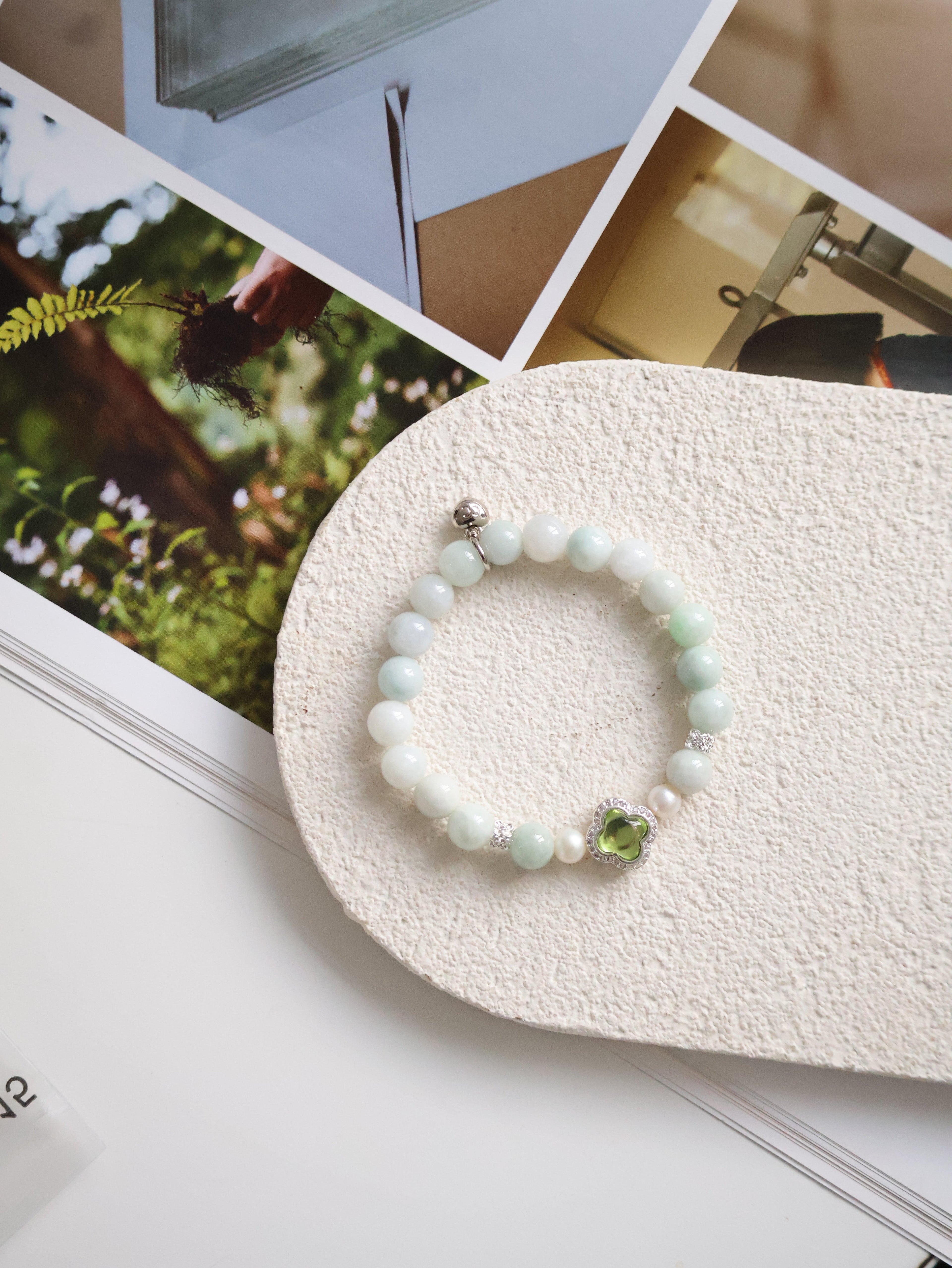 Green Jadeite & Freshwater Pearl Crystal Bracelet with Clover Charm (String Through) ¡ª Elowee | 8mm (Elastic)