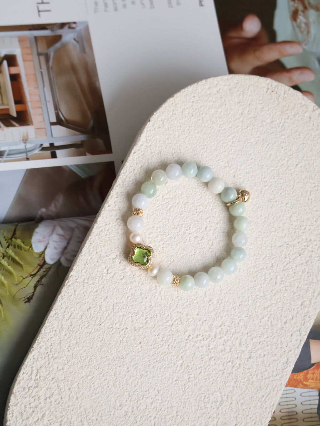 Green Jadeite & Freshwater Pearl Crystal Bracelet with Clover Charm (String Through) ¡ª Elowee | 8mm (Elastic)