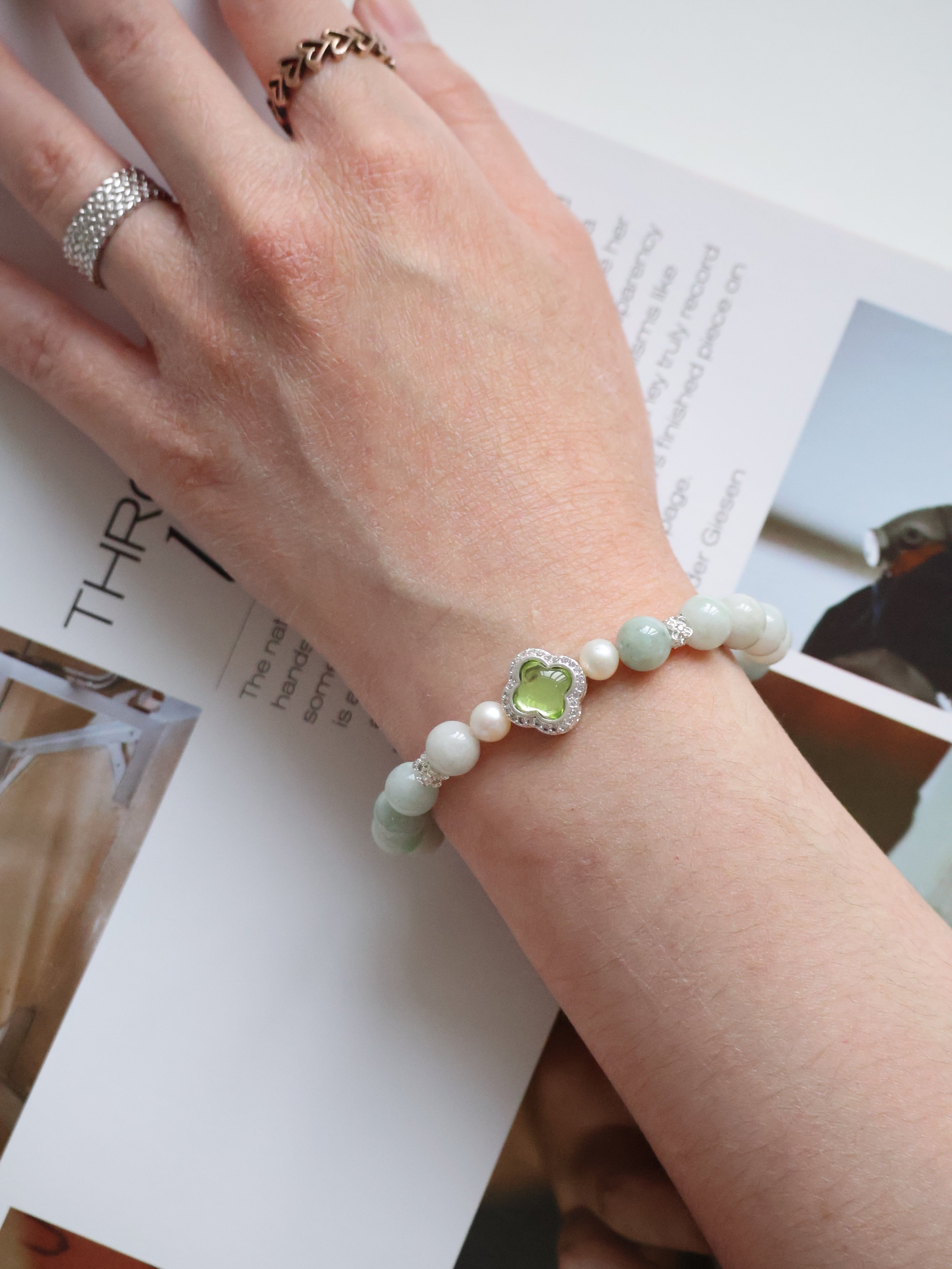 Green Jadeite & Freshwater Pearl Crystal Bracelet with Clover Charm (String Through) ¡ª Elowee | 8mm (Elastic)